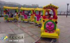 瓦片轨道小火车图片